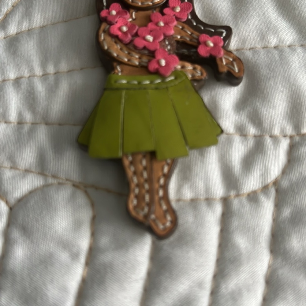 Rare Coach Hawaiian Hula Girl and Plumeria Flower 🌺 Key Holder - Picture 3 of 7